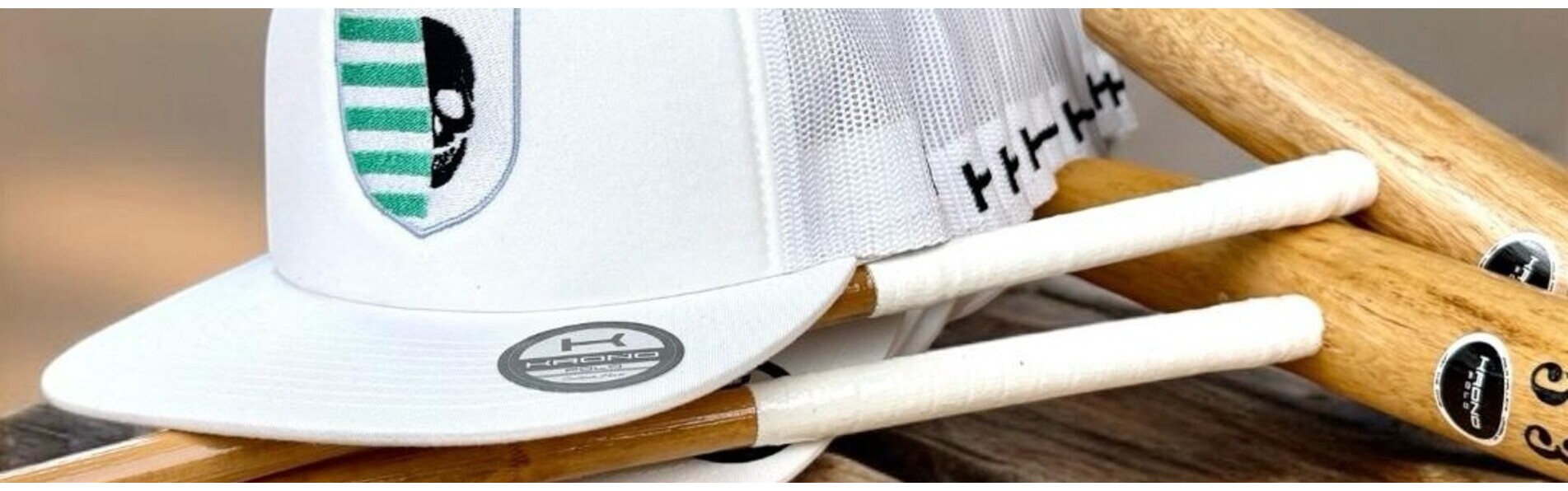 https://www.kronopolo.fr/image/cache/catalog/Blog%20Banners/Wellington%20Trucker%20White%20Las%20Calaveras%20(1)%20(1)-1903x596.jpg