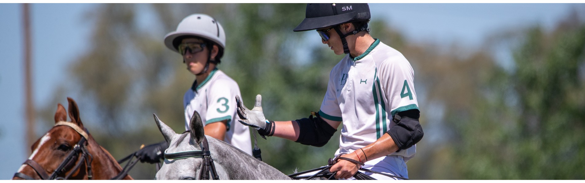 https://www.kronopolo.fr/image/cache/catalog/Blog%20Banners/custom%20polo%20jersey-1903x596.jpg
