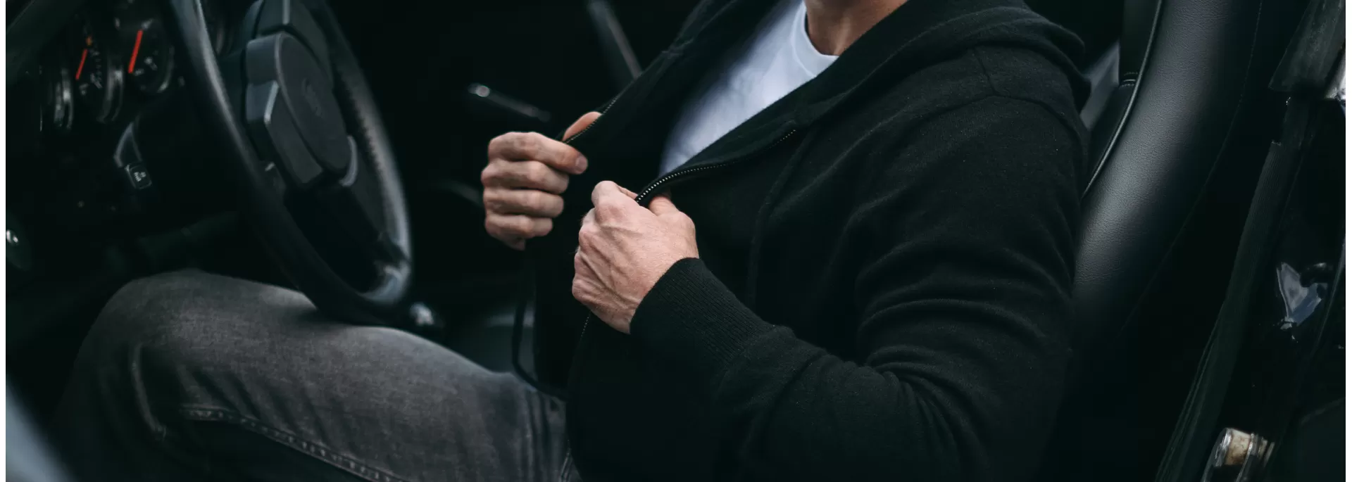 HOODIES & SWEATSHIRTS