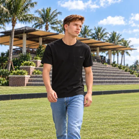 T-shirt en coton avec poche noir T-shirt en coton avec poche noir