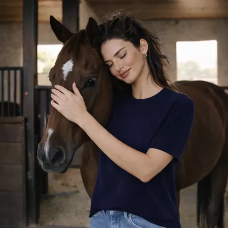 T-shirt en cachemire Bleu Marine T-shirt en cachemire Bleu Marine
